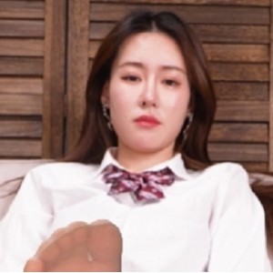 美女芝芝性感丝袜脚丫照片1V+5.3G百度盘