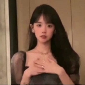 王冰冰的网红视频合集，包含甜甜的笑容和井川里予的视频，共31段，8小时的观看内容，文件大小为5.25GB，可在百度盘下载。