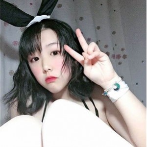 高颜值美女网红的奶酪陷阱作品，两套