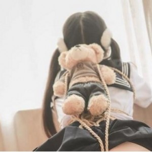 P站网红工口小妖精：眼镜妹捆绑翘臀视频集