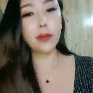 骚气蜜桃御姐28v15.3g：收藏量107，网红明珠