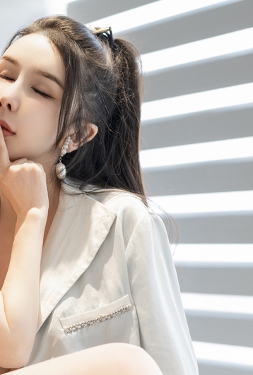 转载百度盘百合美女李丽莎潘娇娇最新合集9V2.8G，互磨视频
