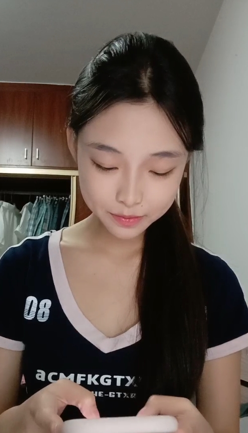转载百度盘顶级校花小草莓最新合集20H22G，颜值身材完美