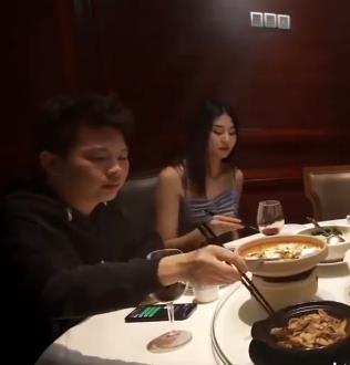 快手自拍天花板堕落人Q四部大合集4V1.8G，超万人好评，精彩纷呈！