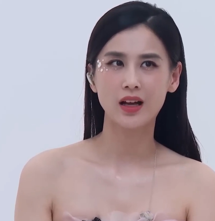 特殊综艺合集百度盘热巴杨颖最新打包8V17G，脑洞创意满满