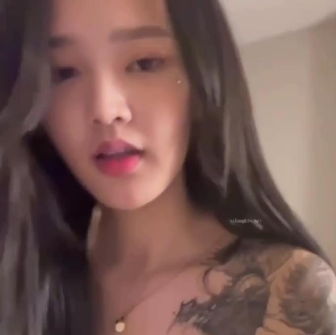优质自拍嫩妹闺蜜通知合集1V643M，身材诱惑