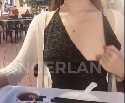 某推40W粉博主打野甜美HUNGERLAN最新合集86V725M，玩得开身材好