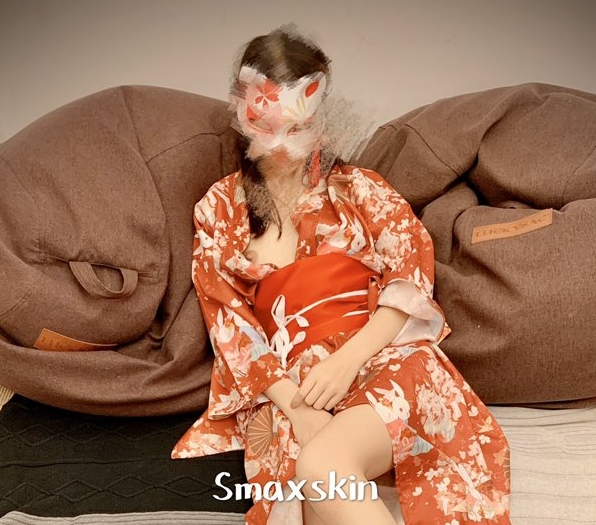 smaxskin有尺度推特别墅私拍户外1.8G火爆