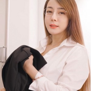 迪丽热巴眼镜教师AI换脸合集1G黑丝教室视频珍藏版