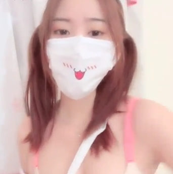 Telegram双马尾口罩妹女仆自拍1V194M萌力爆表