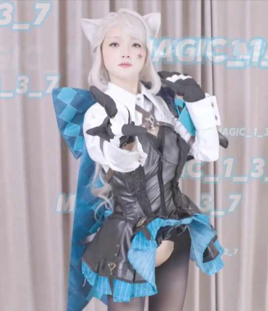 埋导演绝密cos合集7V匿名投稿3.08G