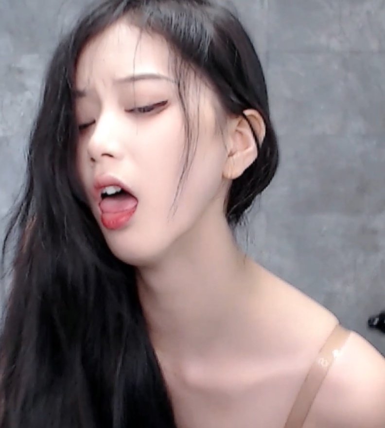 CC耶耶双视角怼屏福利2V422M