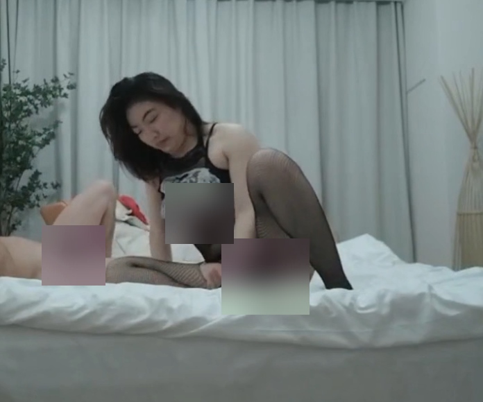 夫妻档黑丝无屏障四人行合集1.2G太感觉了