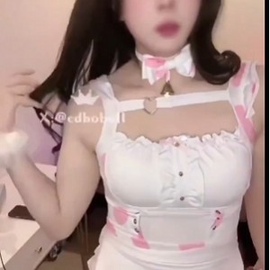 推特艾雯伪娘自拍1V490MB太顶了
