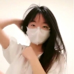 窗台少女小雪私拍展示优质蜜桃1V667M诱人曲线